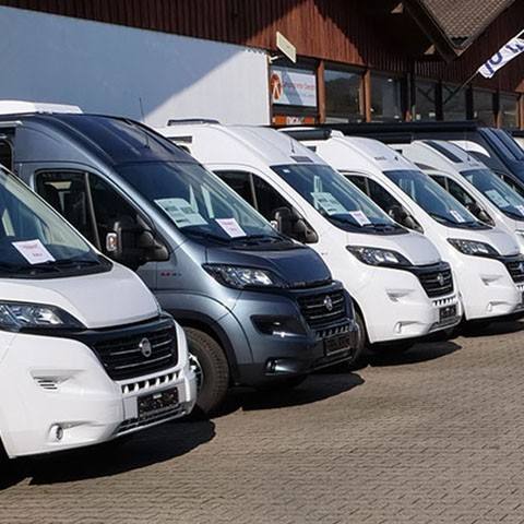 Mietwohnmobile auf dem Gelände des Campingcenter Overath